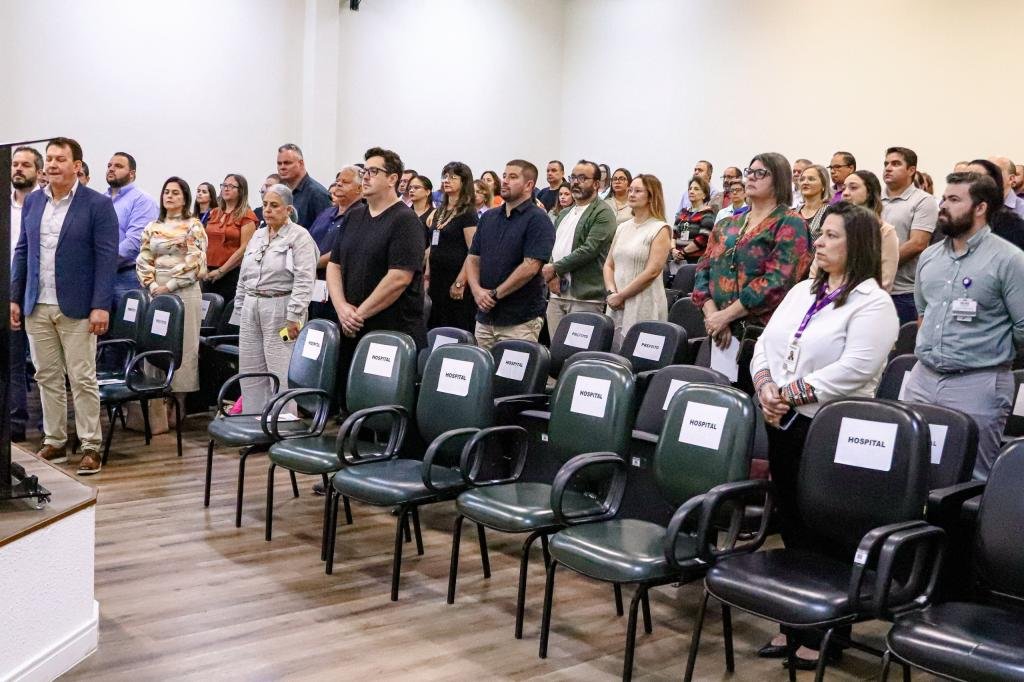 Prefeita Suéllen Rosim Participa de Encontro Regional de Saúde em Bauru