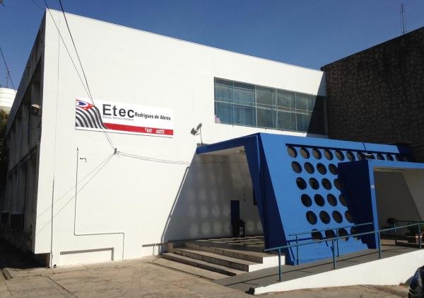 Etec de Bauru registra desempenho superior à média da OCDE no Pisa para Escolas
