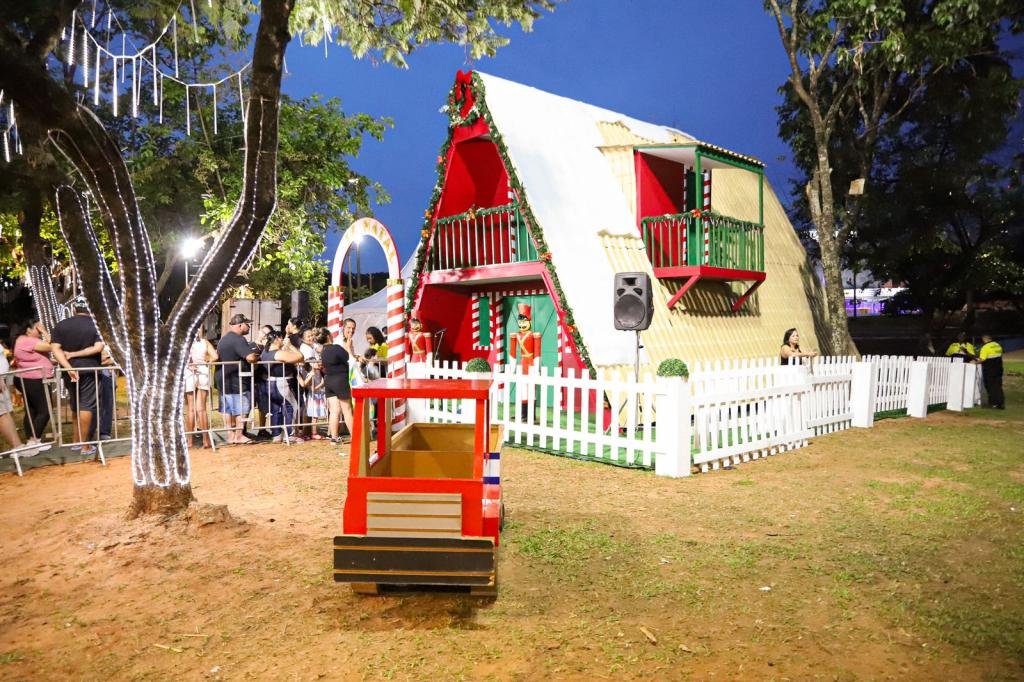 Casinhas do Papai Noel e trenzinho gratuitos para as crianças são atrações do ‘Natal EmCantos’ em Bauru