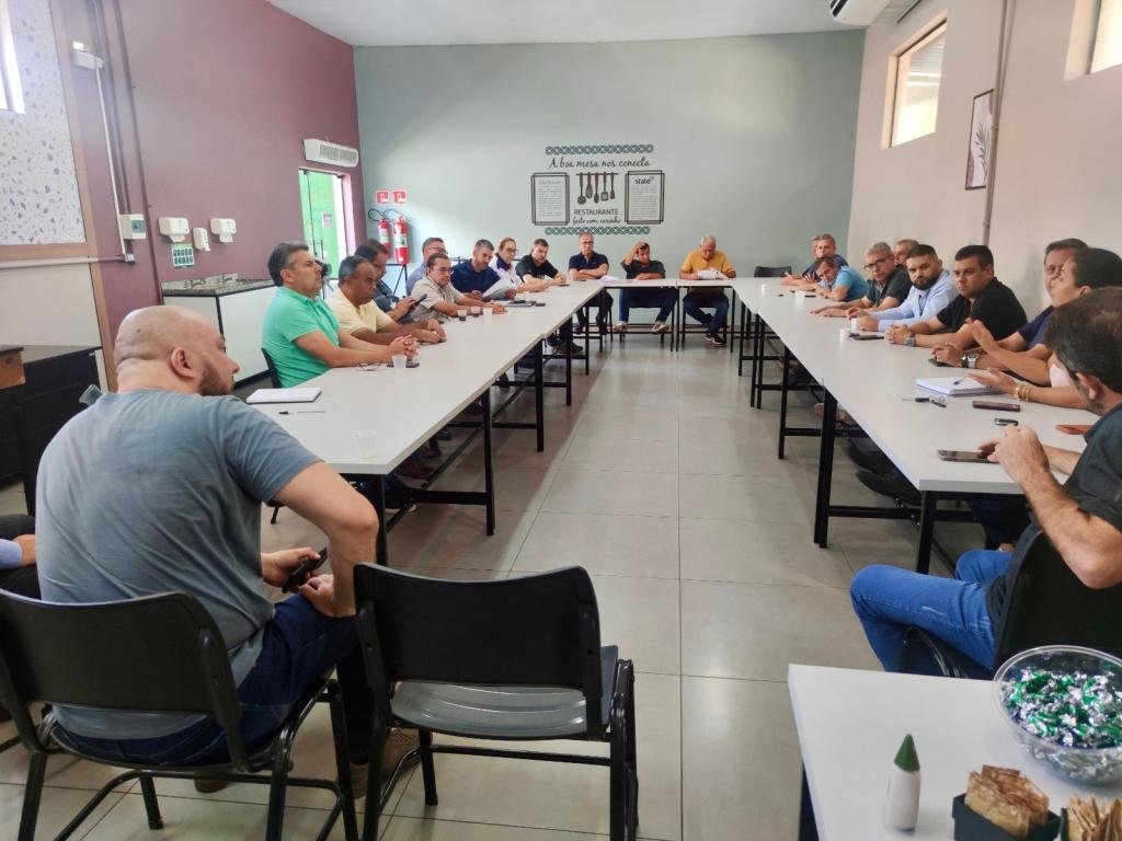 Sedecon participa de reunião com empresários do Distrito Industrial II