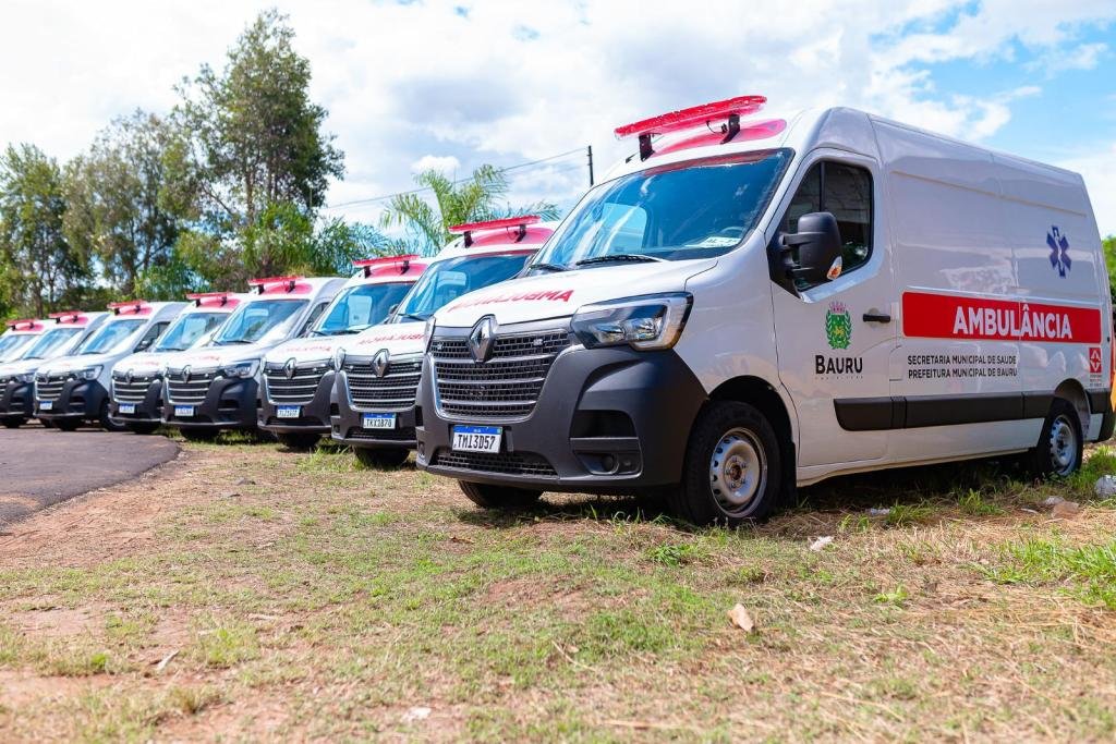 Secretaria de Saúde recebe novas ambulâncias para o transporte de pacientes