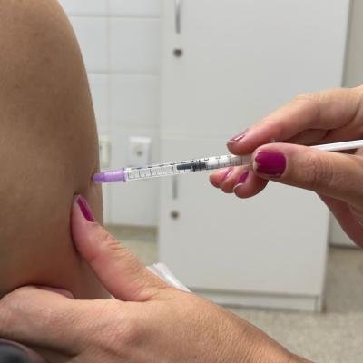 Bauru mantém vacinação em todas as unidades de saúde e reforça proteção contra VSR e HPV